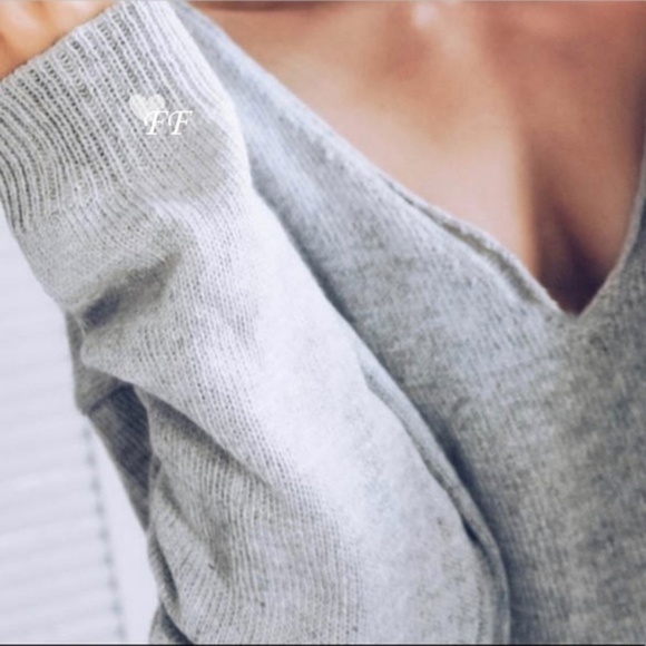 New Boutique Cozy Slouchy Grey V-Neck Sweater - Picture 2 of 5